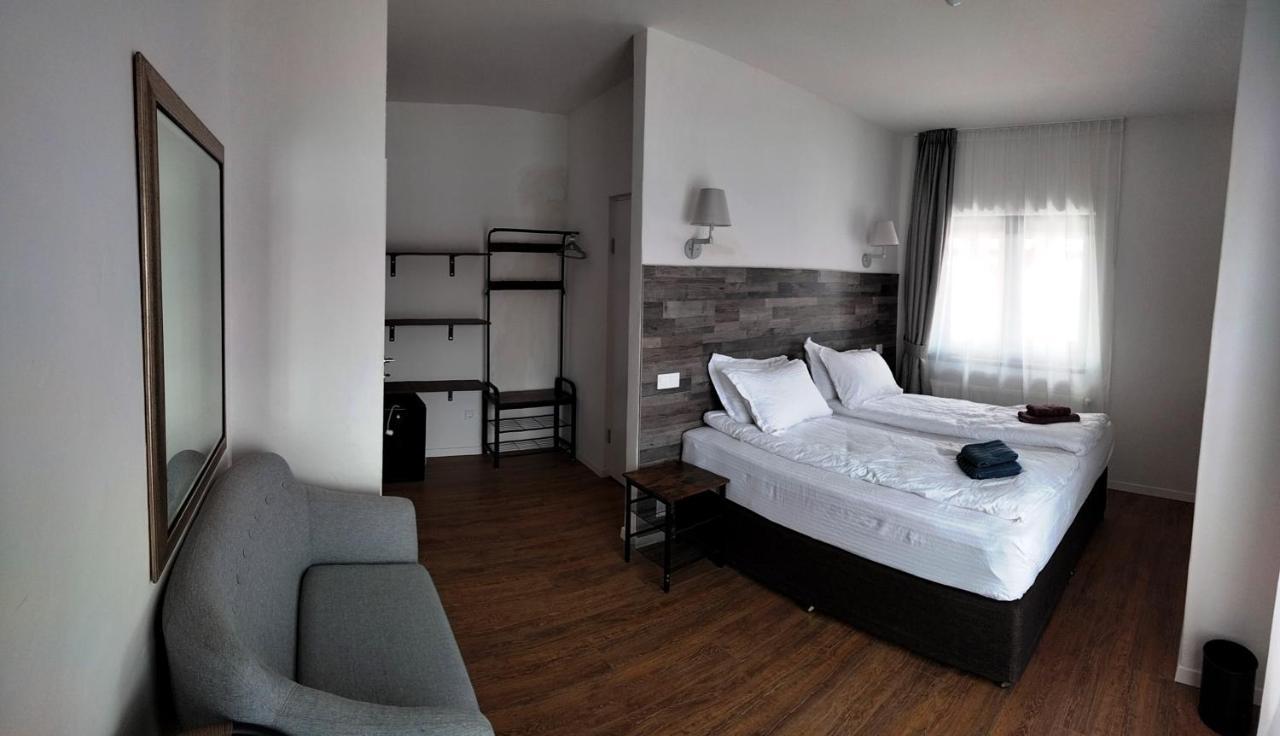 Casa Comilor Bed & Breakfast Surdesti  Exterior photo