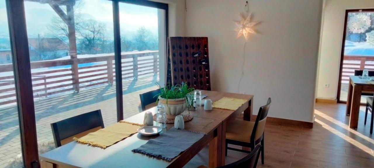 Casa Comilor Bed & Breakfast Surdesti  Exterior photo